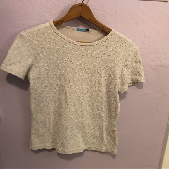 Textured Daisy Tee 🌼 - Picture 2 of 4